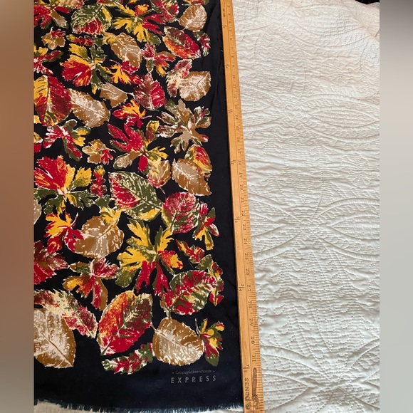 Vintage express square scarf black leaves design - Picture 4 of 6
